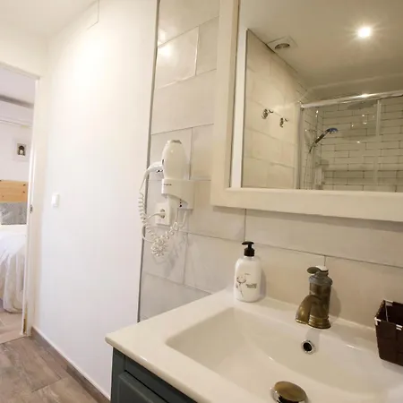 La Trinidad - Great Location Bed & Breakfast