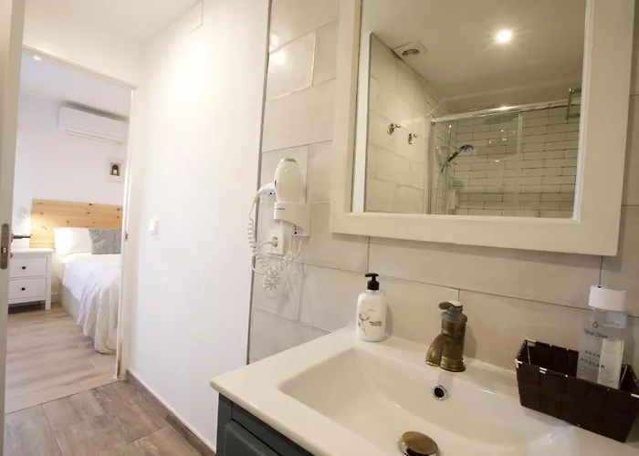 La Trinidad - Great Location Bed & Breakfast